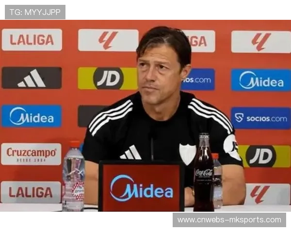 塞维利亚客场崩盘，阿尔梅达战术体系受质疑